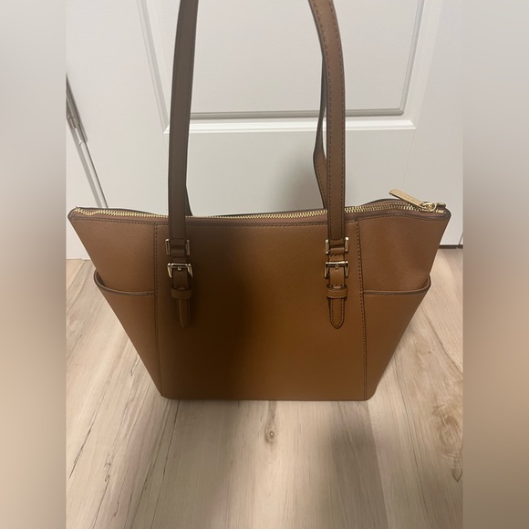 Brand new Charlotte Large Saffiano Leather Top-zip Tote Bag w box included - Picture 5 of 6